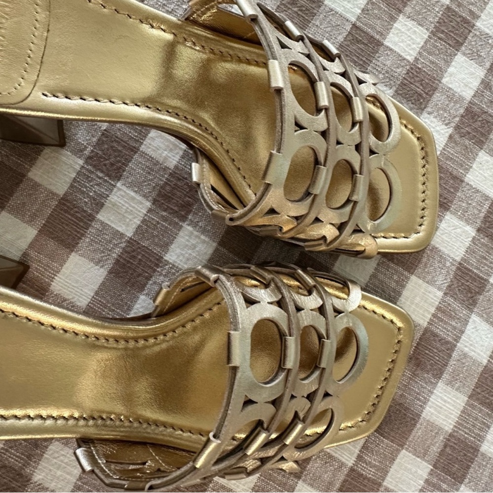 ⚡️NWOTIB Salvatore Ferragamo Gancini Gold Mule Heeled Sandals - Picture 9 of 16